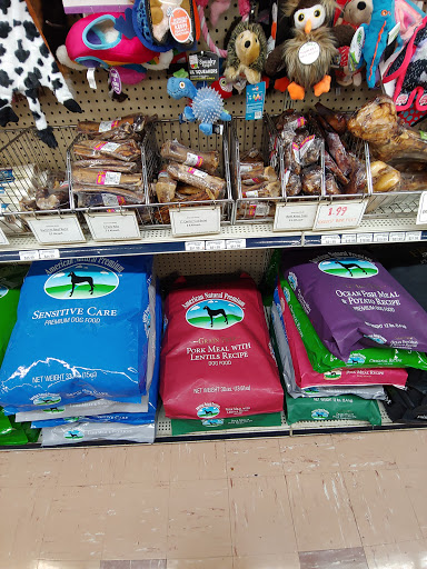 Garden Center «Wisconsin Garden & Pet Supply», reviews and photos, 8520 W North Ave, Wauwatosa, WI 53226, USA