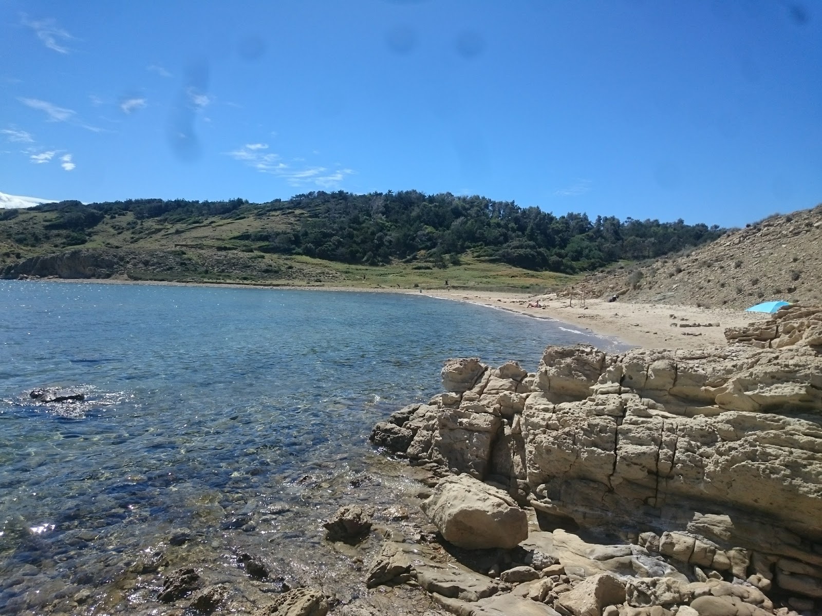 Foto di Podsilo beach con parzialmente pulito livello di pulizia