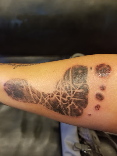 Tattoo Shop «Shooting Ink Tattoo & Piercing», reviews and photos, 536 E Main St, Grass Valley, CA 95945, USA