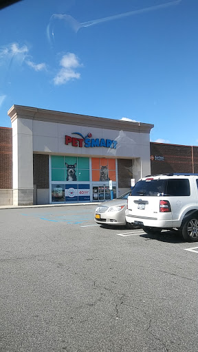 Pet Supply Store «PetSmart», reviews and photos, 4 Valley Ln W, Valley Stream, NY 11581, USA