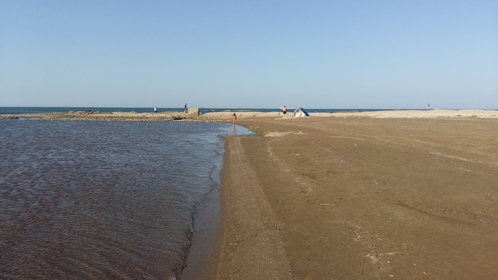 Foto de Mayak Beach con arena brillante superficie