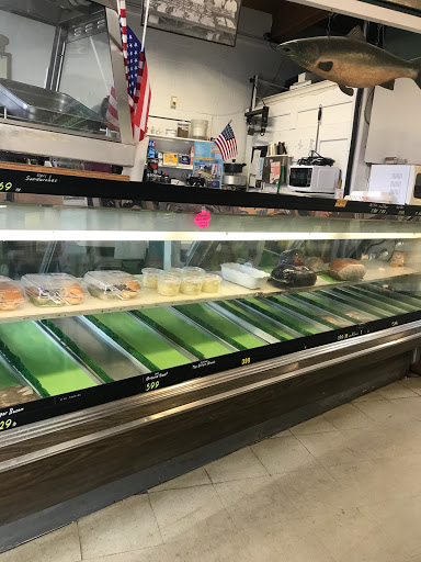 Grocery Store «Rockaway Beach Market», reviews and photos, 208 S Anchor St, Rockaway Beach, OR 97136, USA