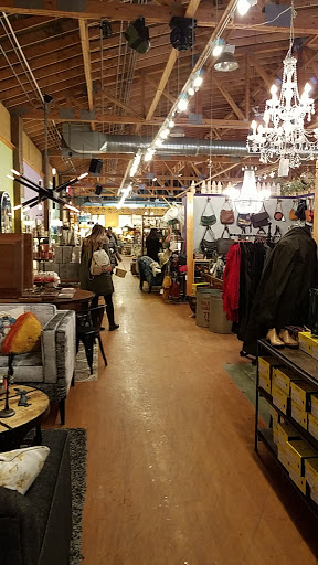 Home Goods Store «Leon & Lulu», reviews and photos, 96 W 14 Mile Rd, Clawson, MI 48017, USA