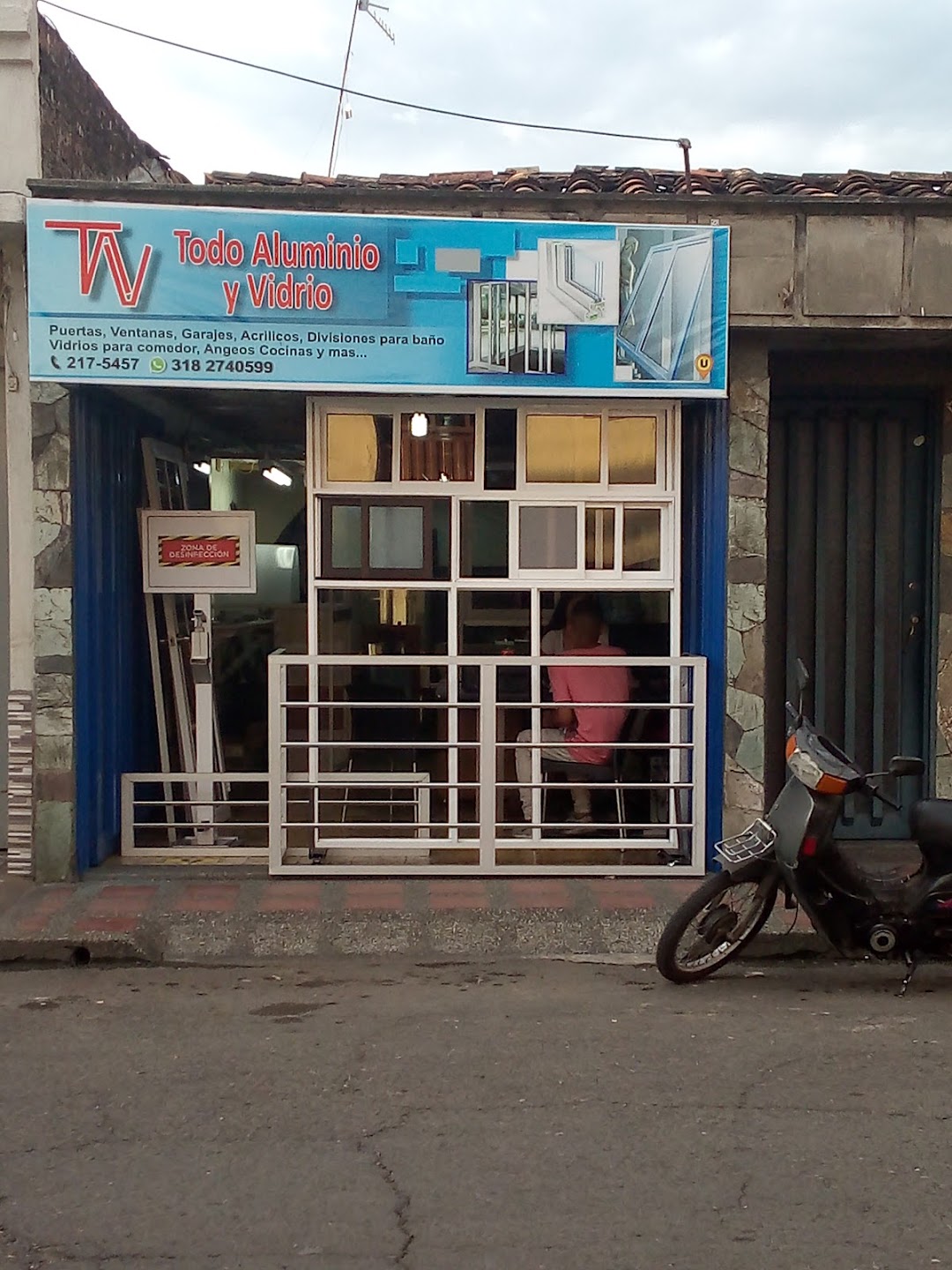 TODO ALUMINIO Y VIDRIOS - Aluminios - Ventanas - Acrílicos - Divisiones de Baño - Garajes