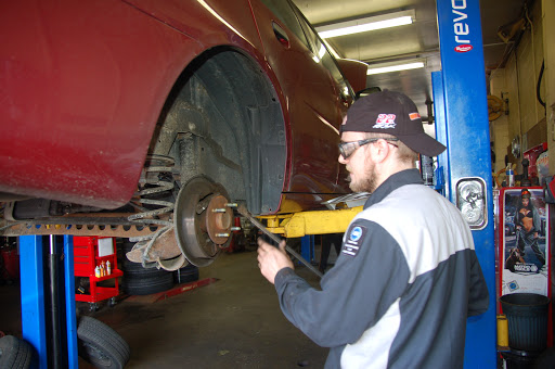 Auto Repair Shop «Quality Lubrication Oil Change and Auto Center», reviews and photos, 3450 E Walton Blvd, Auburn Hills, MI 48326, USA