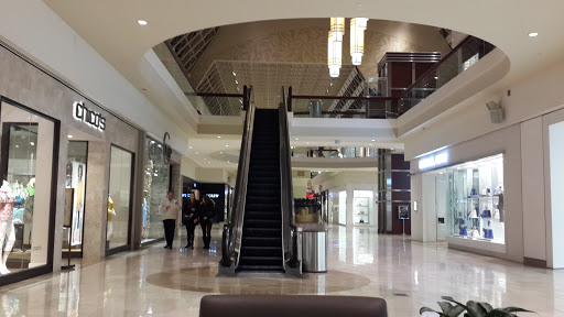 Shopping Mall «The Shops at Chestnut Hill», reviews and photos, 199 Boylston St, Chestnut Hill, MA 02467, USA