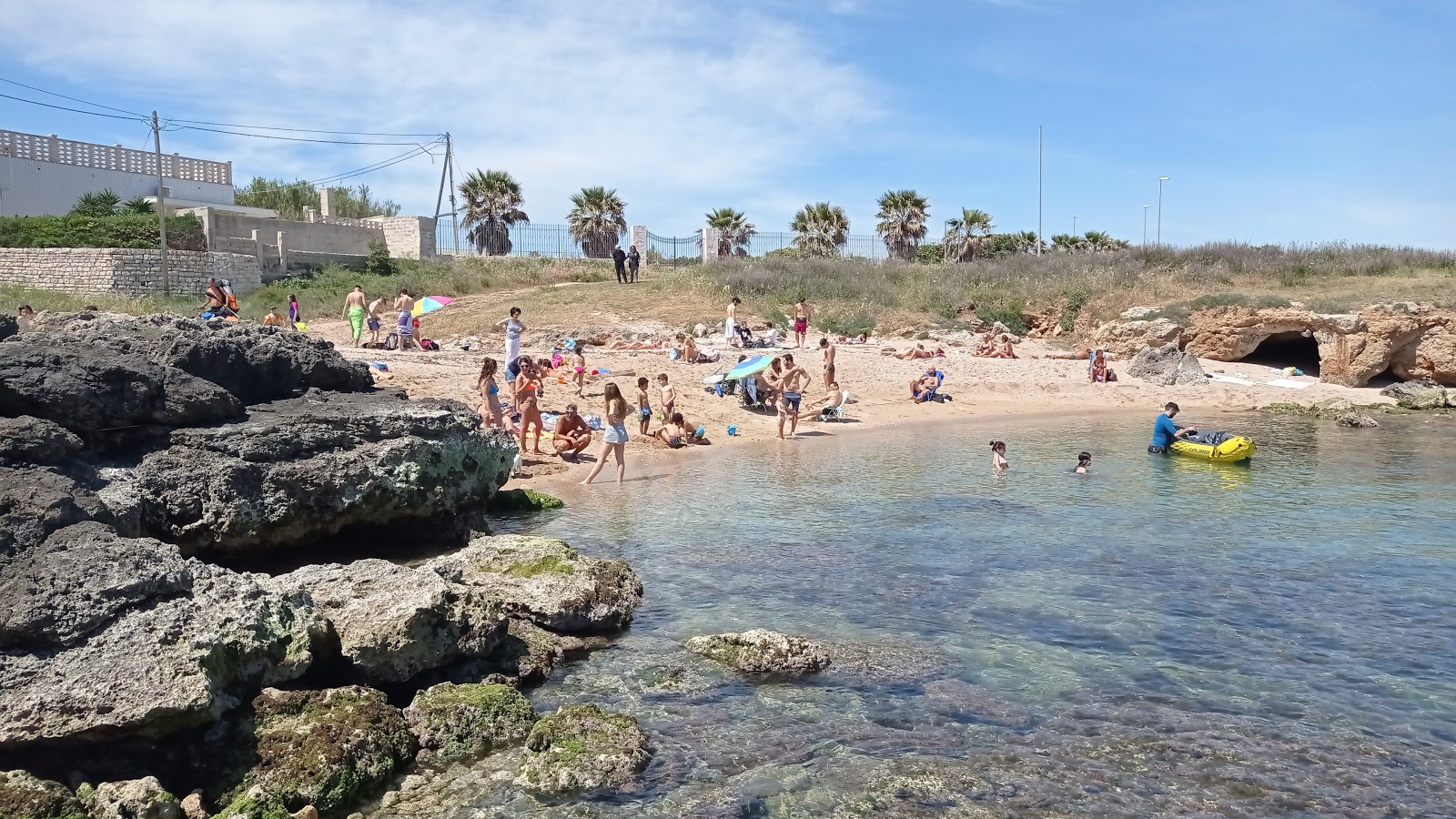 Valokuva Cala Settanni beachista. sisältäen tilavat monen lahden