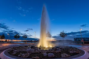 Monheimer Geysir von Thomas Stricker – Kunst im Kreisverkehr image