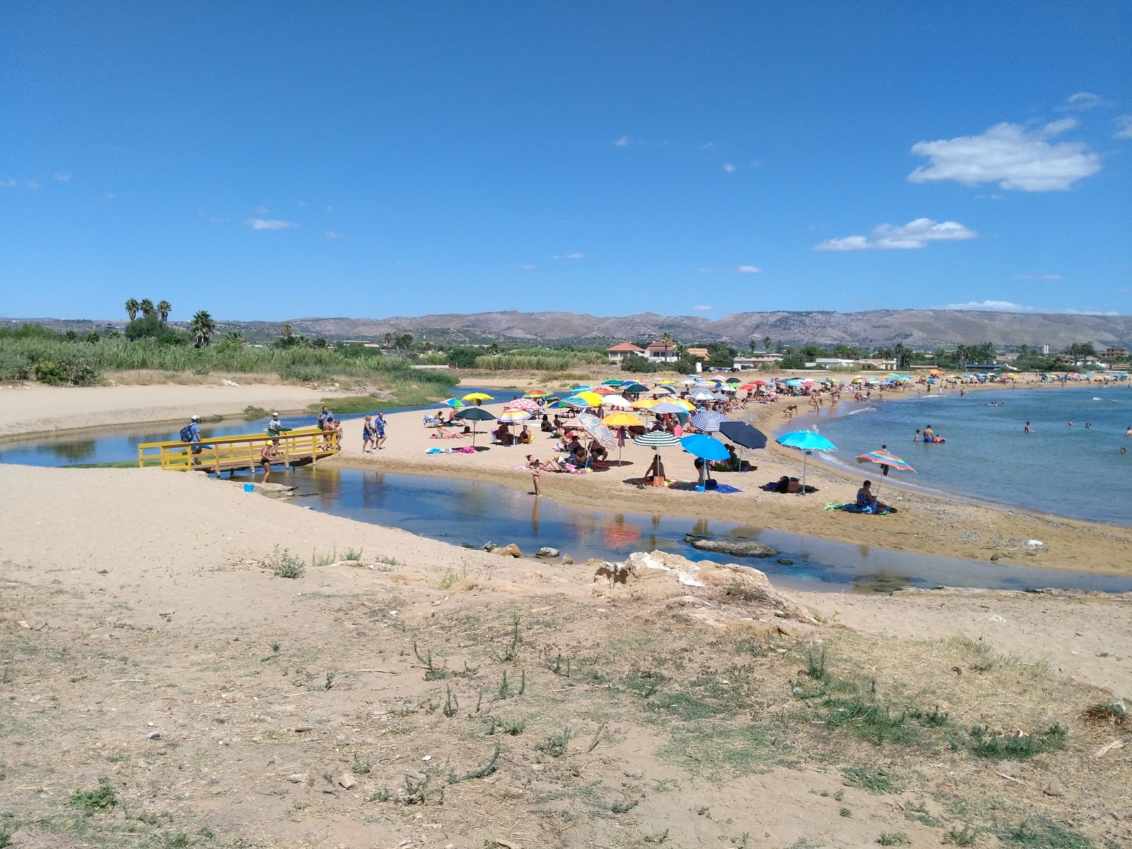 Fotografie cu Spiaggia Calabernardo cu o suprafață de apa pură turcoaz