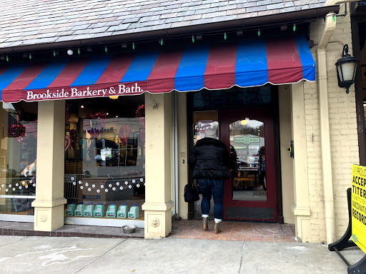 Pet Supply Store «Brookside Barkery & Bath», reviews and photos, 118 W 63rd St, Kansas City, MO 64113, USA