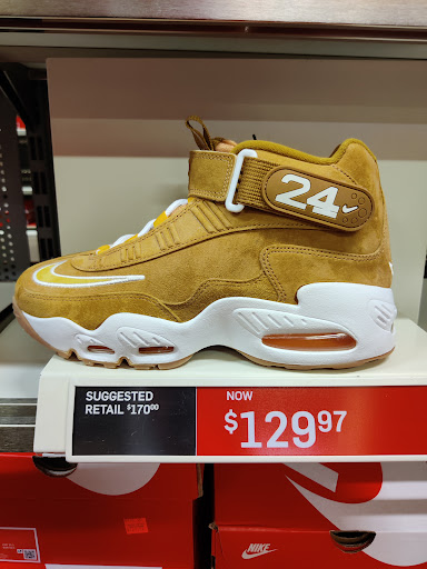 Shopping Mall «Philadelphia Premium Outlets», reviews and photos, 18 West Lightcap Road, Pottstown, PA 19464, USA