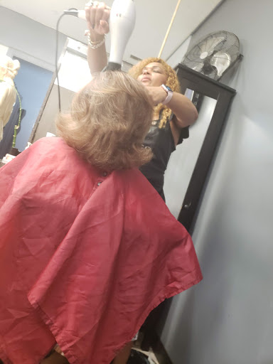 Beauty Salon «Diva Divine Hair Extensions Salon», reviews and photos, 8940 Woodman Ave, Arleta, CA 91331, USA