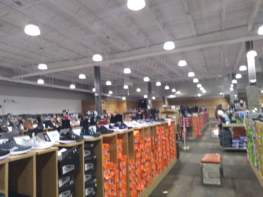 Shoe Store «DSW Designer Shoe Warehouse», reviews and photos, 1 Walden Galleria, Buffalo, NY 14225, USA