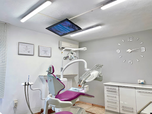 Clinica dental Casares - C. Carrera, 60, 29690 Casares, Málaga