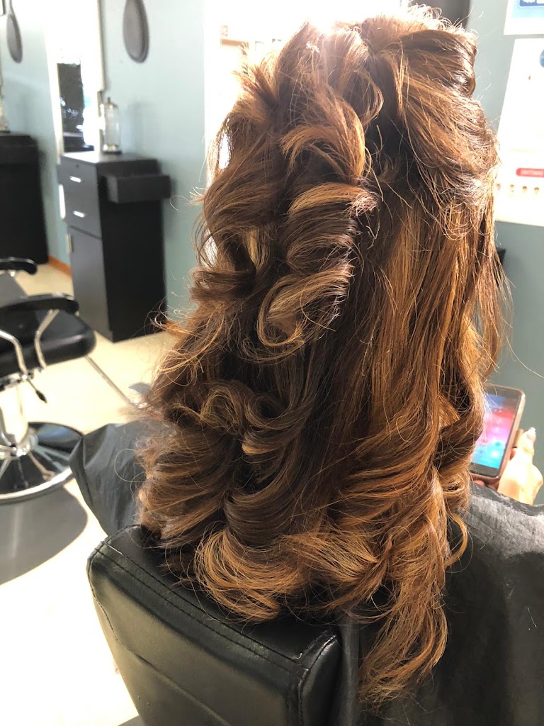 Hilda's beauty and barber (Dominican Hair Salon & Barbershop) 36575