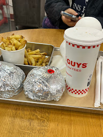 Plats et boissons du Restaurant de hamburgers Five Guys Opéra à Paris - n°5