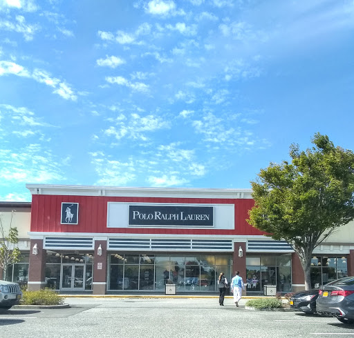 Outlet Mall «Tanger Outlet Riverhead», reviews and photos, 200 Tanger Mall Dr, Riverhead, NY 11901, USA