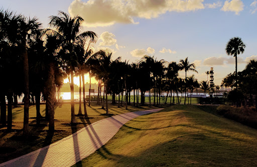Liquor Store «Portofino Wine Bank», reviews and photos, 500 S. Pointe Dr #110, Miami Beach, FL 33139, USA