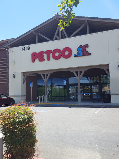 Petco Animal Supplies, 1429 W Pacheco Blvd, Los Banos, CA 93635, USA, 