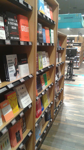 Book Store «Amazon Books», reviews and photos, 9585 SW Washington Square Rd, Portland, OR 97223, USA