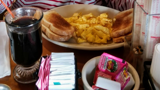 Bar & Grill «Snug Harbor Bar and Grill», reviews and photos, 5001 SW Hwy 101, Lincoln City, OR 97367, USA