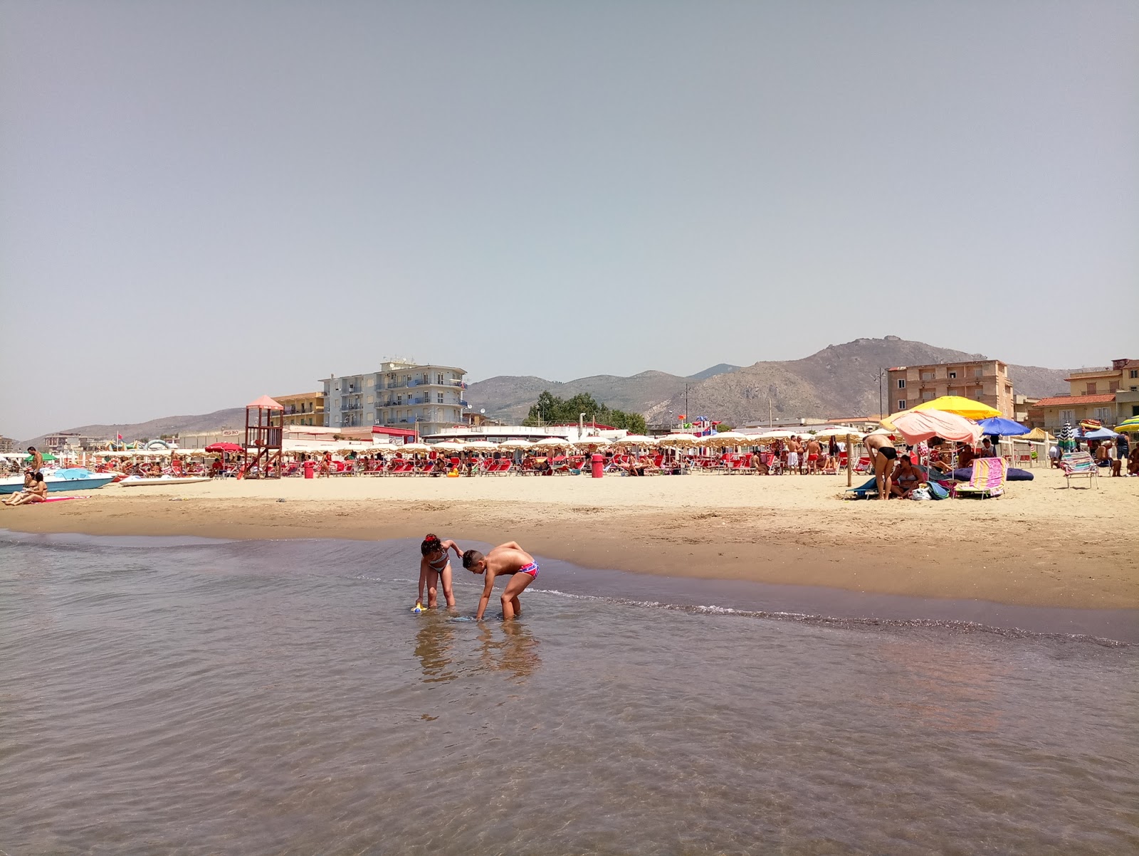 Fotografie cu Spiaggia di Mondragone - locul popular printre cunoscătorii de relaxare