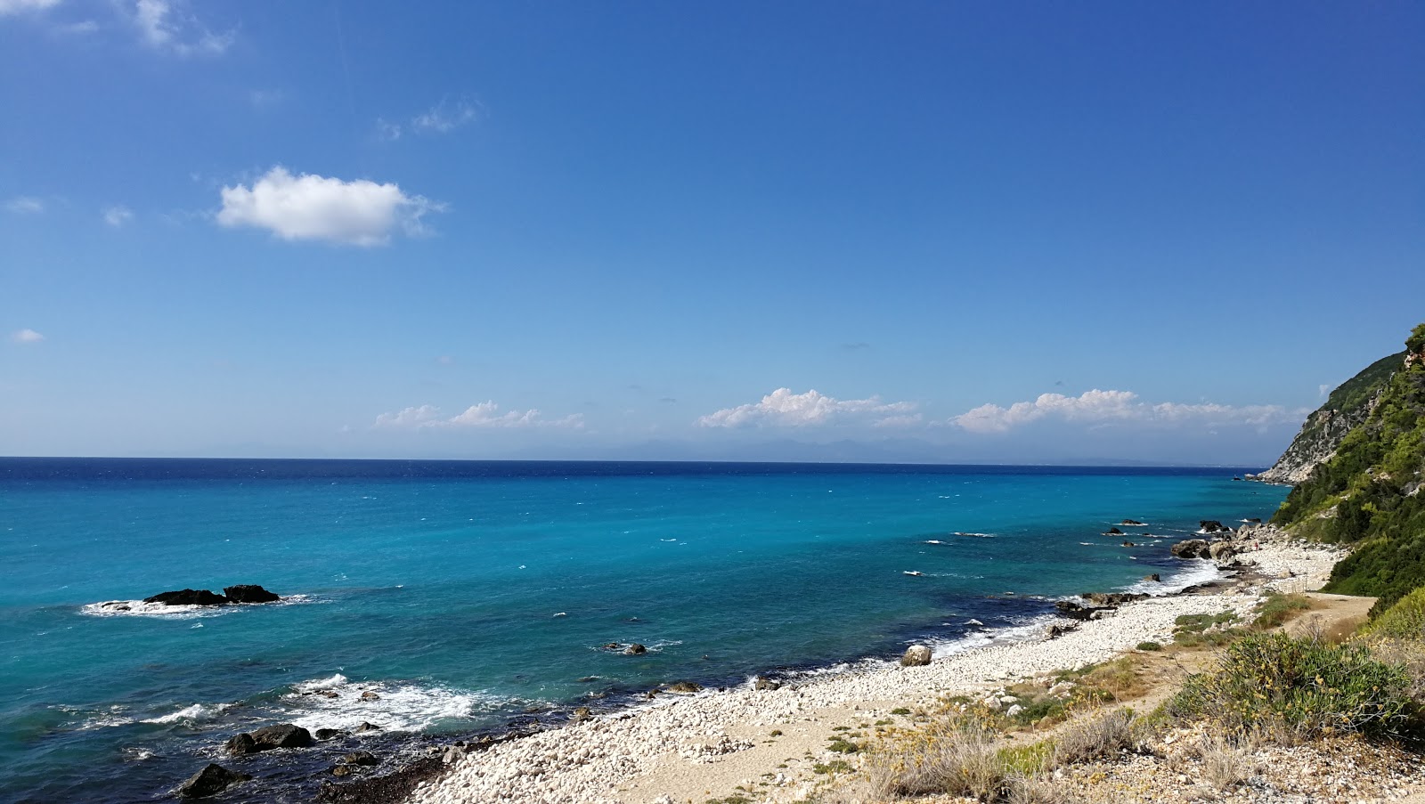 Foto von Tsoukalades Beach wilde gegend