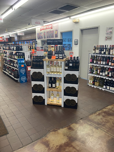 Liquor Store «Davis Liquor Outlet», reviews and photos, 1406 N Waco Ave, Wichita, KS 67203, USA