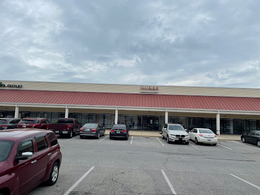 GUESS Factory, 11775 NE Executive Dr i040, Edinburgh, IN 46124, USA, 