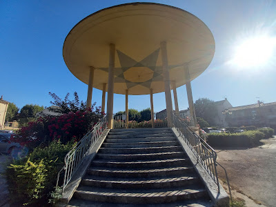 Kiosque à musique à Trets