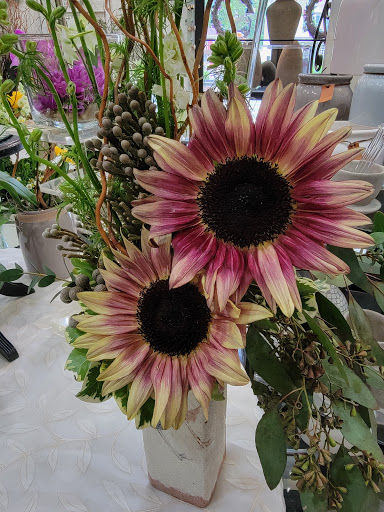 Florist «Ye Olde Yardley Florist», reviews and photos, 175 S Main St, Yardley, PA 19067, USA