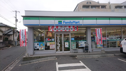 ファミリーマート 緑井三丁目店