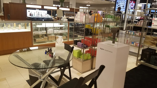 Department Store «Saks Fifth Avenue», reviews and photos, 26100 Cedar Rd, Beachwood, OH 44122, USA