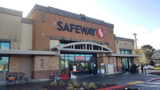Grocery Store «Safeway», reviews and photos, 1815 4th St, Tillamook, OR 97141, USA
