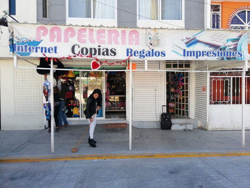 PAPELERÍA CARITA FELIZ, MERCERIA REGALOS Y ROPA DE DAMA