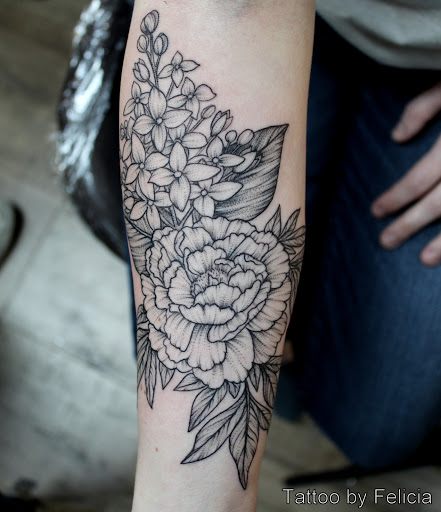 Explore sweet pea tattoo ideas, creative tattoo ideas in Fort Myers, available at Tiger Lotus Tattoo and Piercing