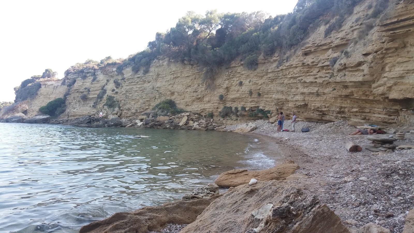Gerakas Beach II'in fotoğrafı düz bir kıyı şeridi ile birlikte