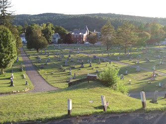 Oak Knoll Cemetery