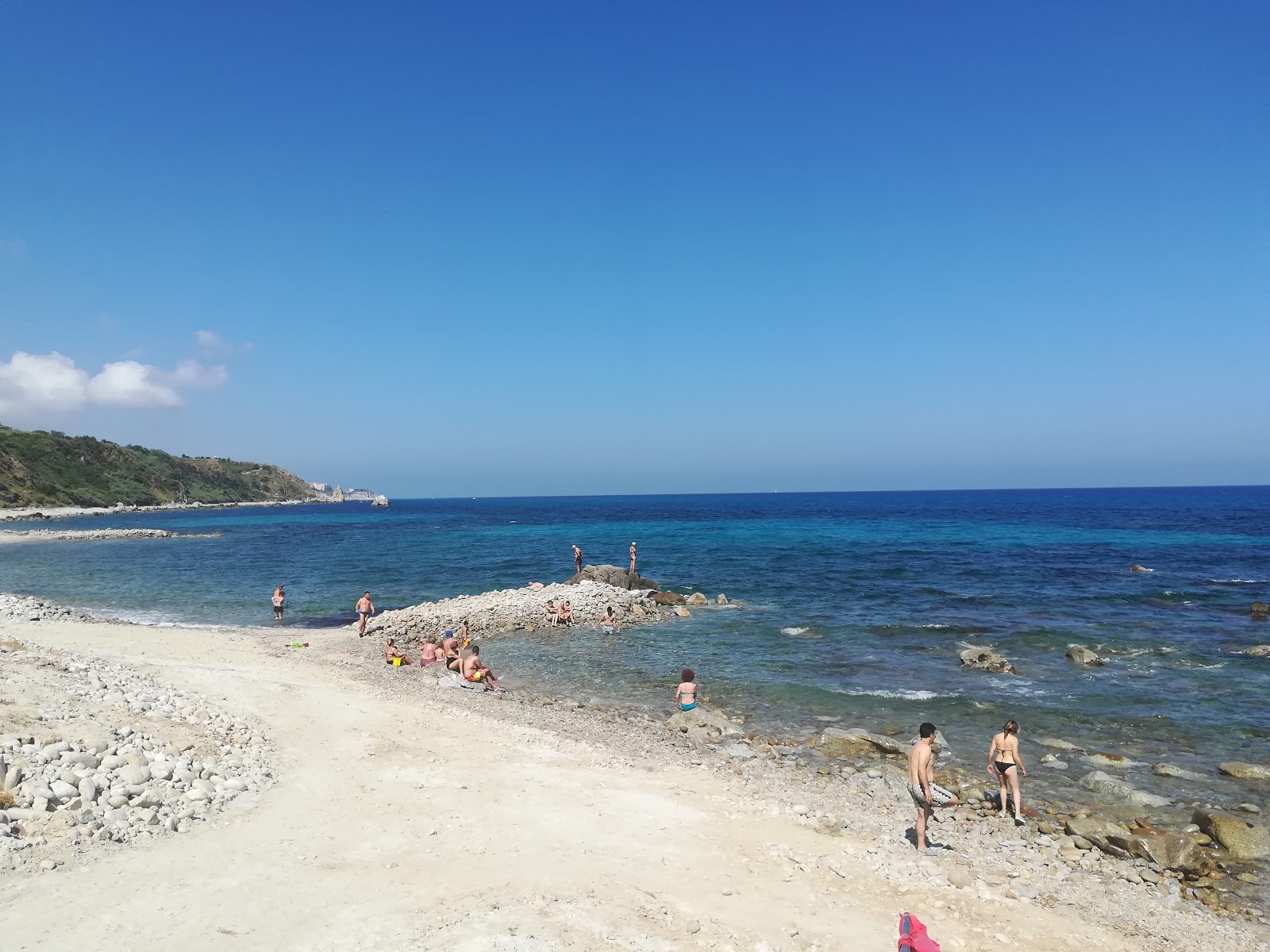 Foto di Spiaggia Michelino II con una superficie del acqua blu