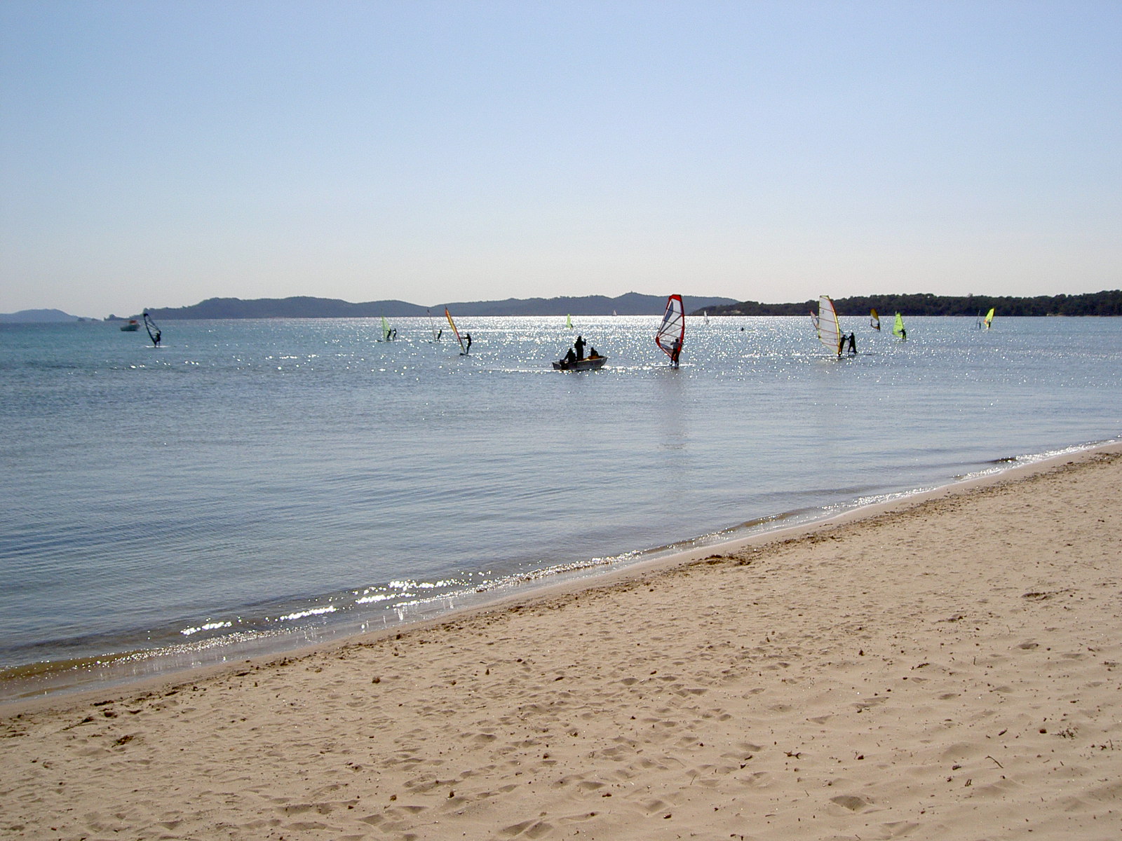 Foto van Belturon beach met helder zand oppervlakte