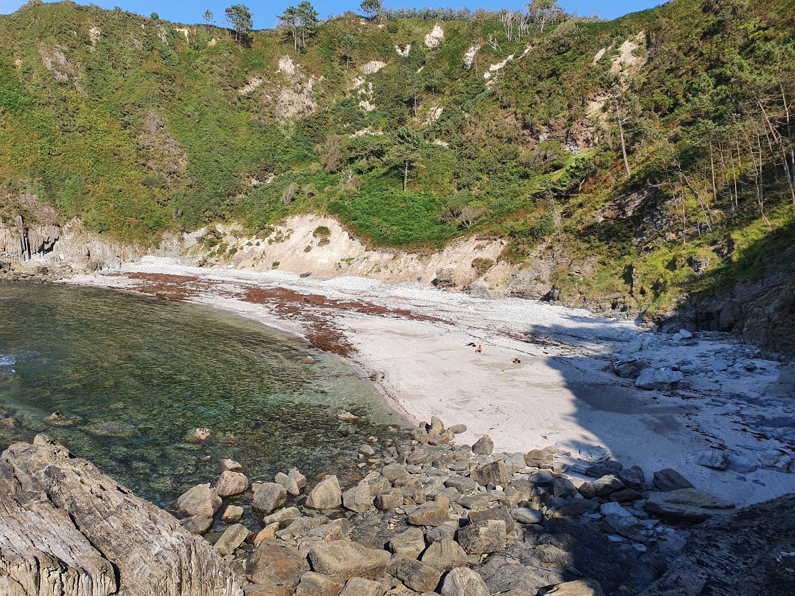 Photo de Playa de Ribera l'Ouca avec un rivage spacieux