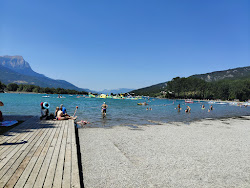 Plage du Plan d'Eau'in fotoğrafı geniş bir kıyı şeridi ile birlikte