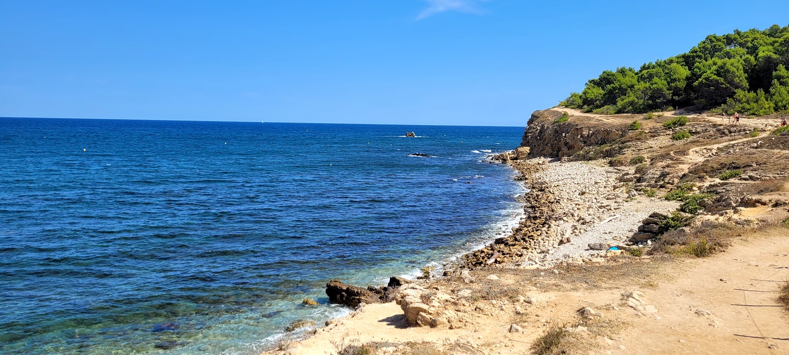 Valokuva Platja del Bol Roigista. pinnalla kivinen maasto:n kanssa