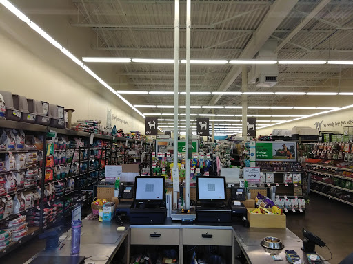 Pet Supply Store «Pet Supplies Plus», reviews and photos, 3200 E Agency St #200, Burlington, IA 52601, USA