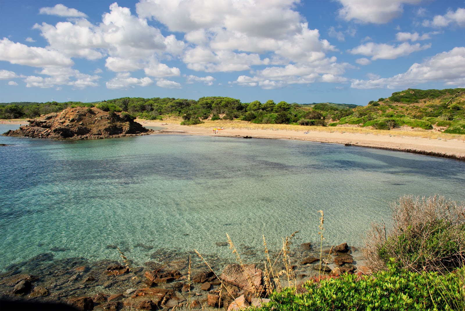 Valokuva Platja Es Grauista. - suosittu paikka rentoutumisen tuntijoille