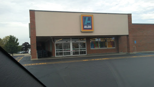Supermarket «ALDI», reviews and photos, 41500 Hayes Rd, Charter Twp of Clinton, MI 48038, USA