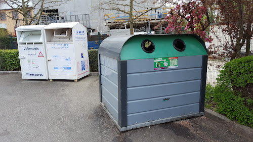 Centre de recyclage Conteneur de tri - Verre et Vêtements Rixheim