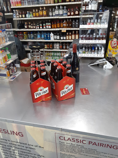 Wine Store «Oak Liquor», reviews and photos, 1801 Geneva Ave N, Oakdale, MN 55128, USA