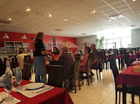 Atmosphère du Restaurant O Castela à Saint-Sulpice-la-Pointe - n°18