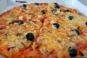 Town's Pizza image